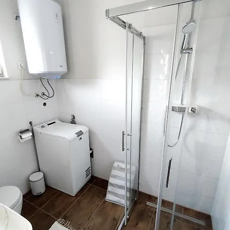 Iris Apartment Vir